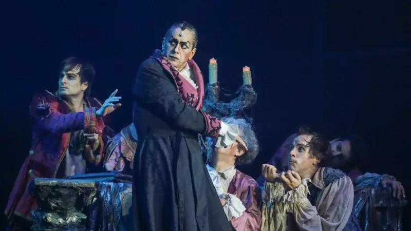 Drácula”-uno-de-los-musicales-más-icónicos-del-país-llega-al-TB-en-su-gira-despedida-e1652196303550