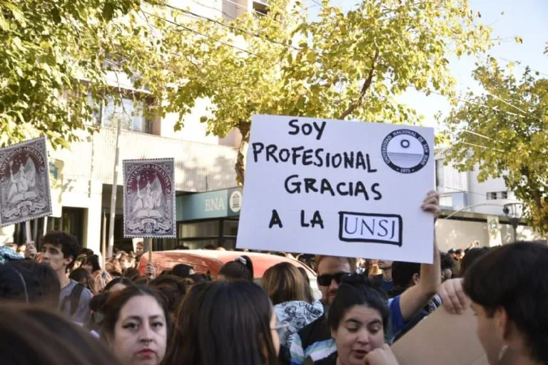 f768x1-371355_371482_5050