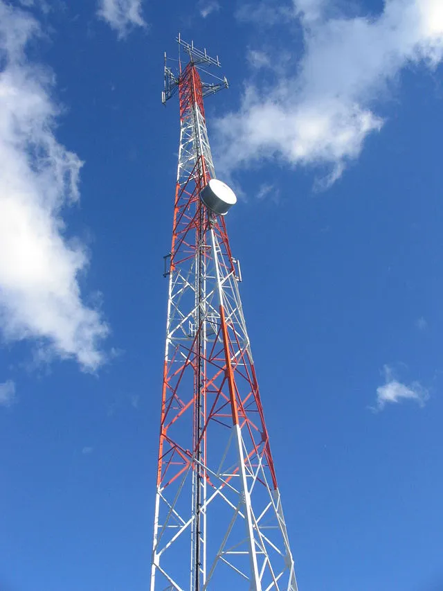 640px-Antena_gsm