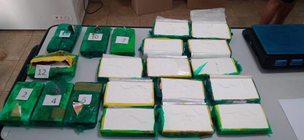 21_kilos_de_cocaina_entre_sabanas_y_mantas_-_santiago_del_estero_5