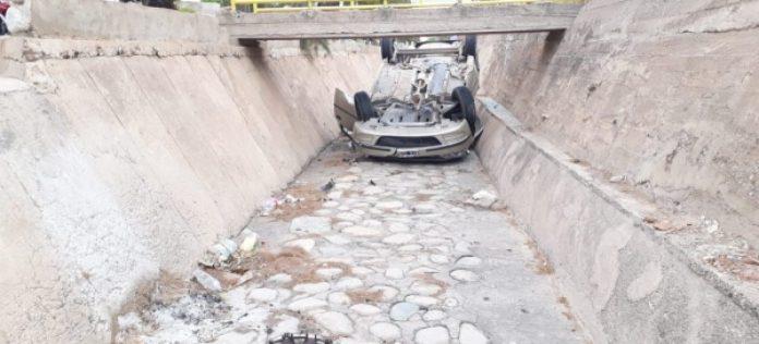 Vuelco-auto-canal-696x316