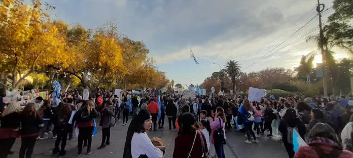 Autoconvocados-docentes-1-696x313