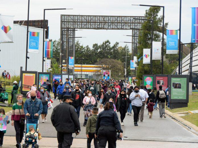 51542574682_7ff08f9dc2_b-696x522