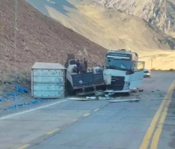 el-accidente-ocurrio-en-la-peligrosa-curva-del-tiempo-foto-diario-mendoza-5O3LLOV76FESZHDI4AQB5J2O7U-728x620