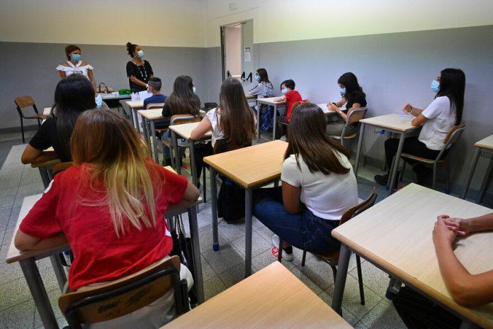 alumnos-secundaria-696x464