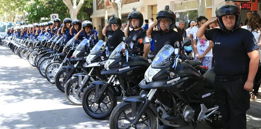 multimedia.grande.822d34e952810a54.7665686963756c6f732d706f6c696369612d626f6d6265726f732d656e7472655f6772616e64652e6a7067