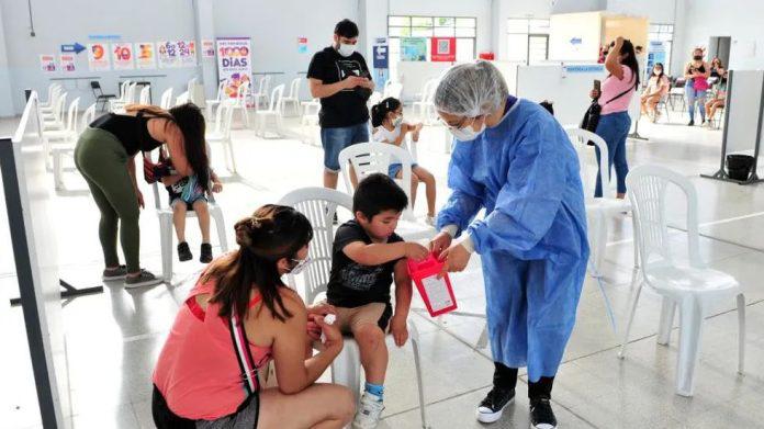 Vacunacion-a-ninos-696x391