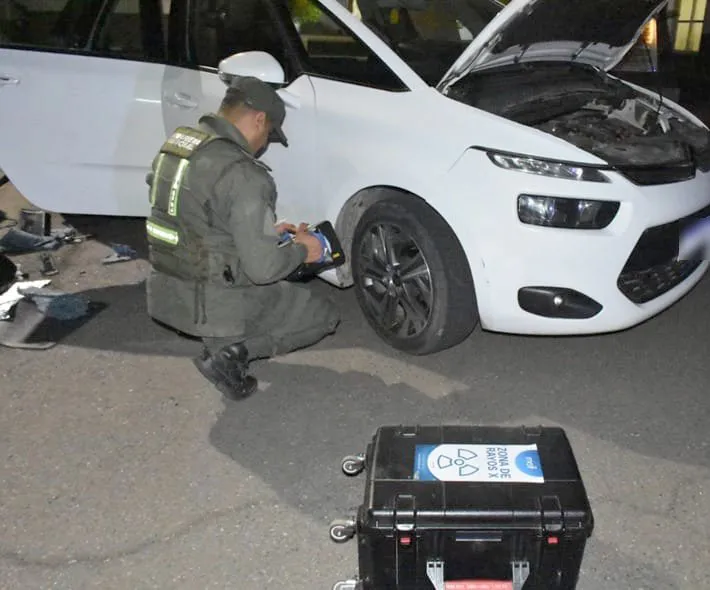 63_kilos_de_cocaina_escondidos_en_el_piso_de_un_auto_1