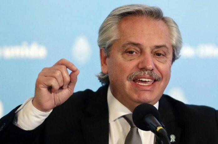 alberto-fernandez-tenemos-que-acostumbrarnos-a-ahorrar-en-pesos-696x462-1
