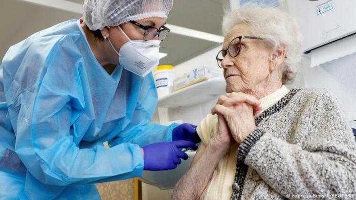 Vacunacion-coronavirus-696x392