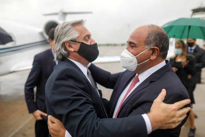 Alberto-y-Manzur-696x464