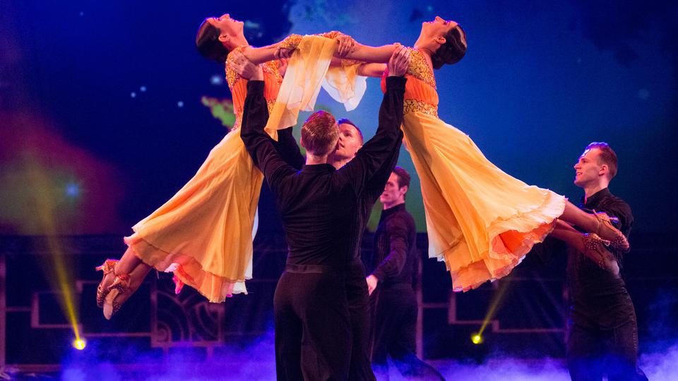 El-grupo-de-danza-de-la-Universidad-Brigham-Young-La-Ballroom-Dance-Company-2