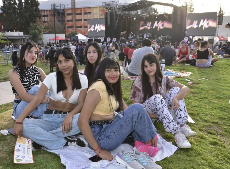 4782dcfecf24caf3110bc8d535579077_L