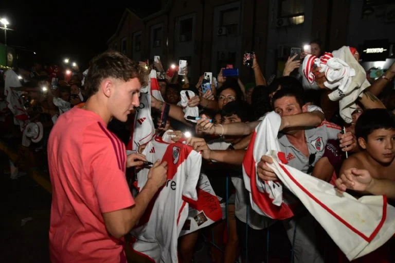 f768x1-402397_402524_5050