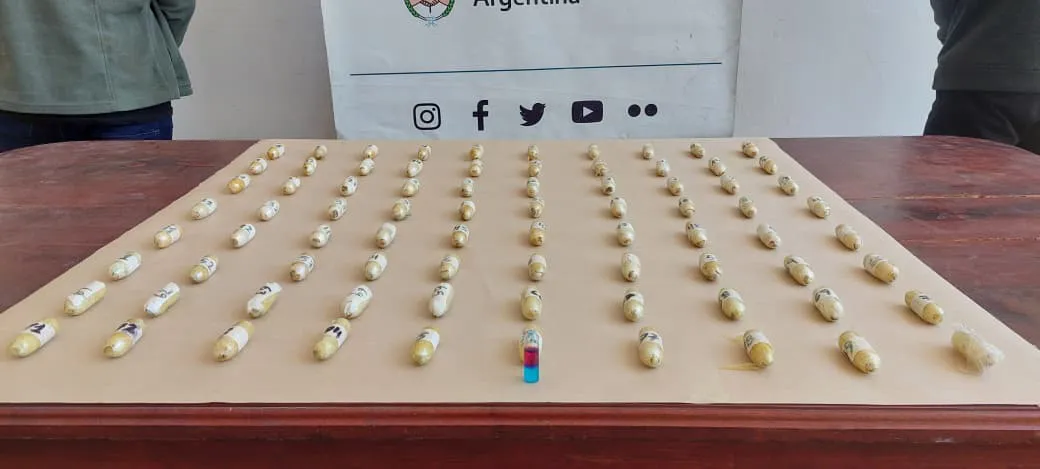 detienen_a_dos_pasajeros_que_viajaban_con_estupefacientes_en_un_bolso_de_mano_y_en_capsulas_ingeridas_1