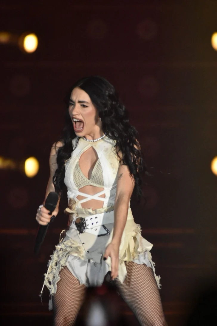 Lali-en-San-Juan-Foto-Diario-La-Provincia-SJ-8-728x1093