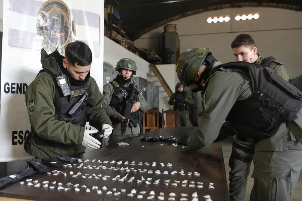 intentaba_huir_descartando_923_envoltorios_con_pasta_base_de_cocaina1