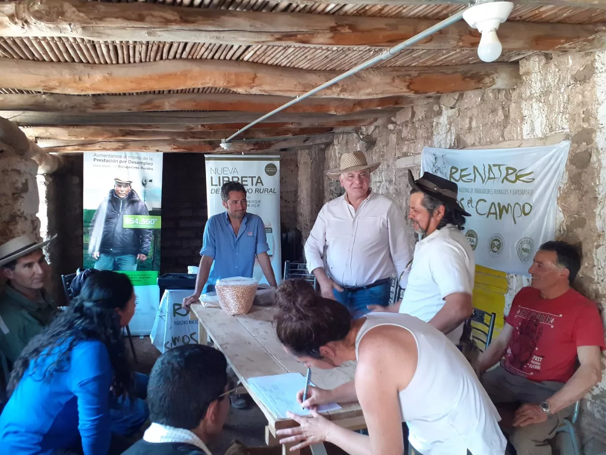 Una-capacitacion-en-produccion-de-forraje-verde-hidroponico