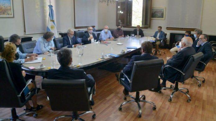 agricultura-pesca-y-ganaderia-y-privados-acordaron-el-maiz-696x391